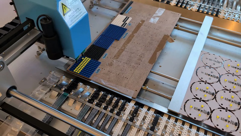 All-in-one CHMT48VB SMT Pick and Place Machine + Vibration feeder , 2 Heads 58 Feeders, Closed-loop Control, SMT Batch Production