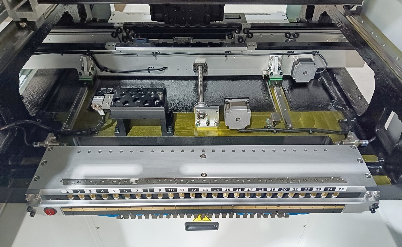 Cast-iron Structure 4-head CHM-551P SMD Pick and Place Machine