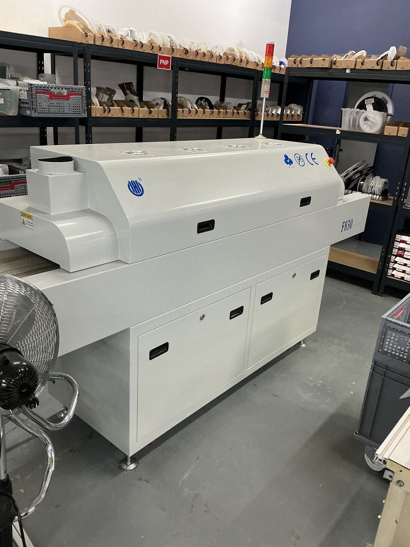 CHM-F830 Vertical SMT Reflow Oven Hot Air 8 Temp Zones 1400*300mm Heating Station Soldering Machine